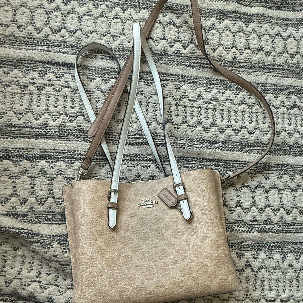 COACH MOLLIE 25 TOTE SIG CANVAS